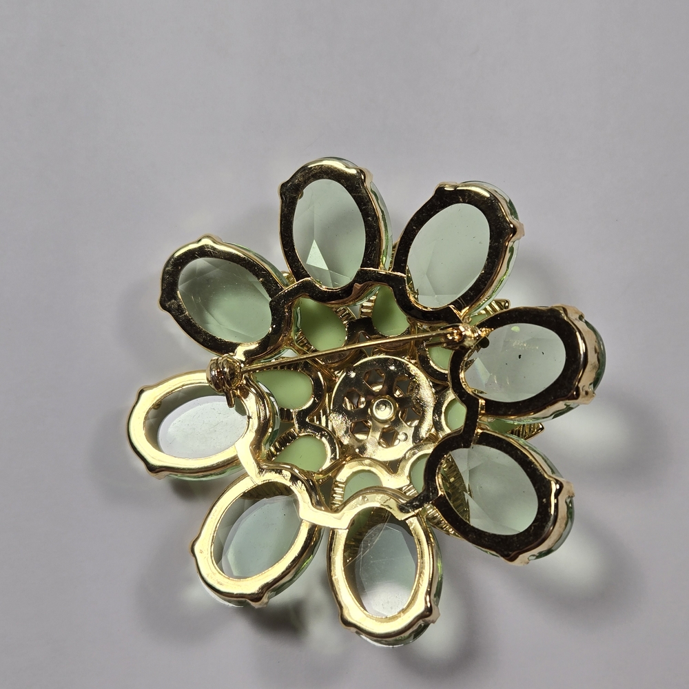 Gold Tone Trim Light Green Floral Glass Crystal Brooch - Picture 5 of 16